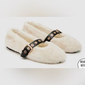 Steve Madden Toasty Beige Flats New in Box